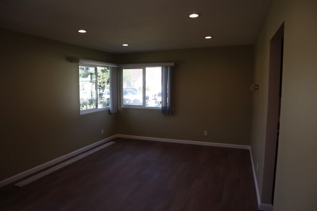 Living Room - 1119 N Banning Blvd