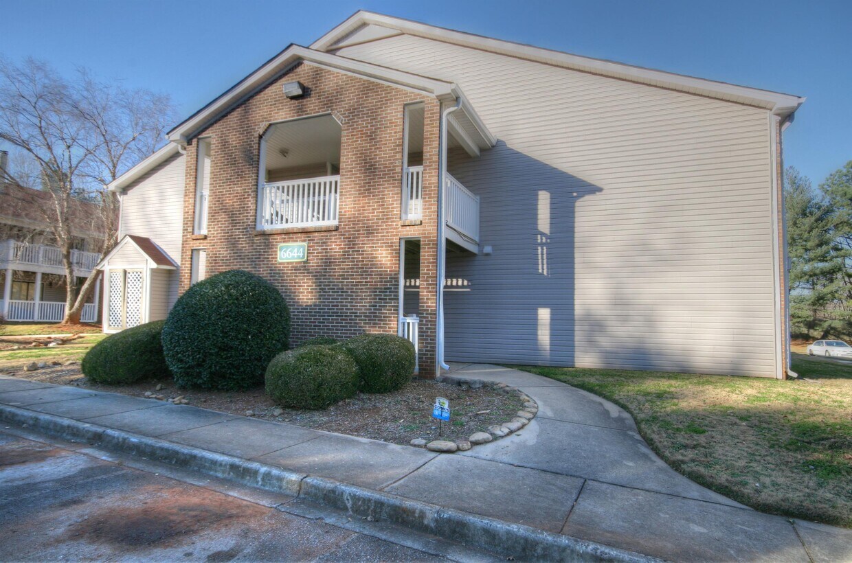 Foto principal - 6634 Willow Pointe Dr NW