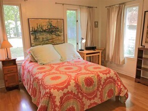 Building Photo - 1002 E 44th St