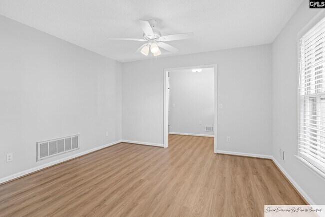 Foto del edificio - 218 Carriage Ln