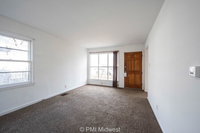 Building Photo - 4426 Kingsley Dr