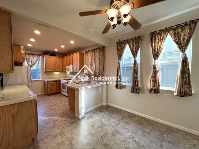 Foto del edificio - North Natomas 3bd/2.5ba House with 2 Car G...