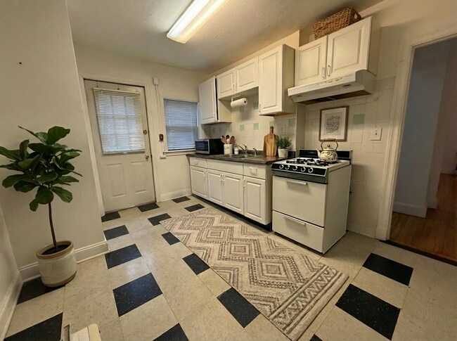 Building Photo - 15 Beechcroft St