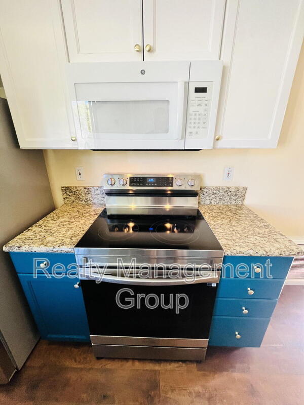 Building Photo - 7360 Park Ridge Blvd