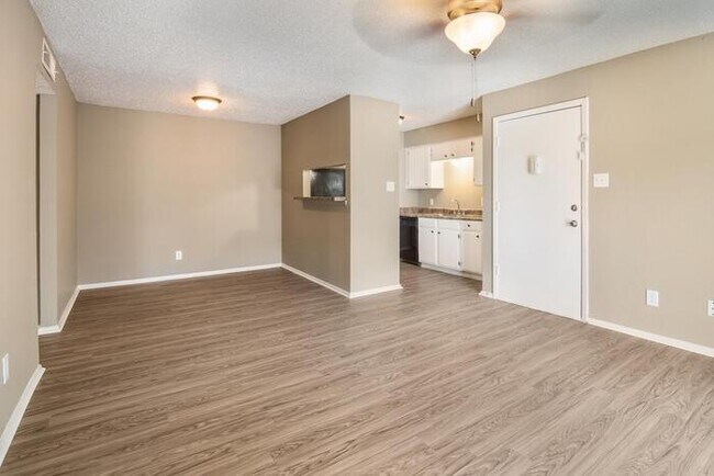 Foto del edificio - 7924 Emerald Crest Dr