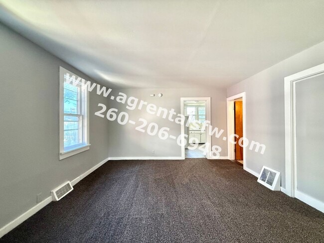 Building Photo - 4 Bedroom House