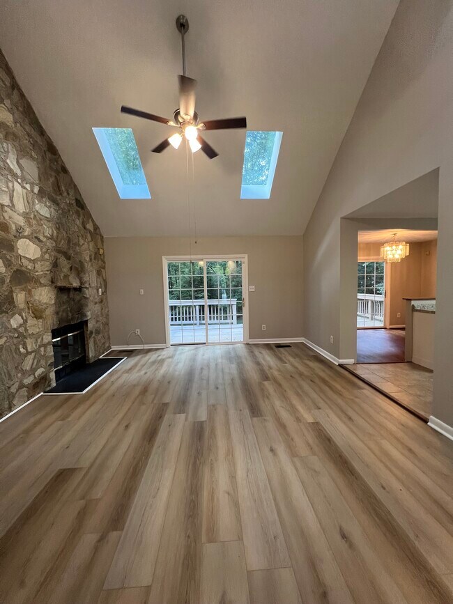 Foto del edificio - 1838 Ferncreek Pl