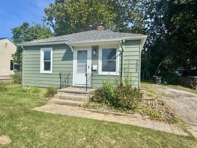 Building Photo - 205 W Conron Ave