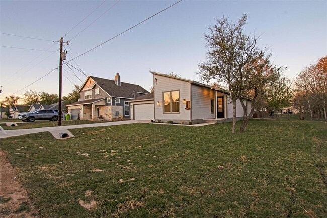 Building Photo - 346 Nene Ln