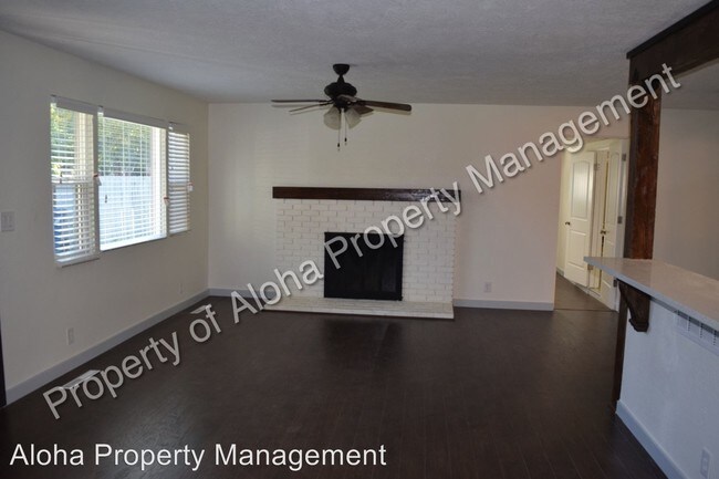 Building Photo - 719 E Lenz St