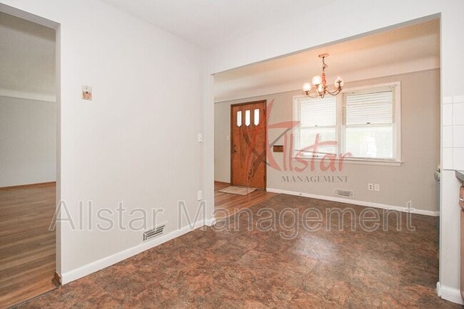 Building Photo - 3436 Dellwood Dr