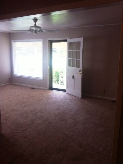 Building Photo - Florence Park South - 2 Bed 1 Bath 1 Garage, Fenced Yard! Large Kitchen!