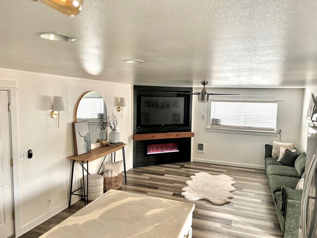 Foto del edificio - 4856 Daisy St