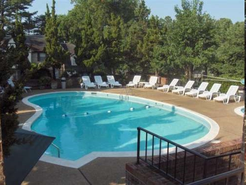 Piscina - Dewberry Downs Townhomes