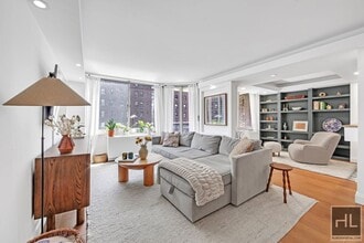 Building Photo - 250 W 90th St