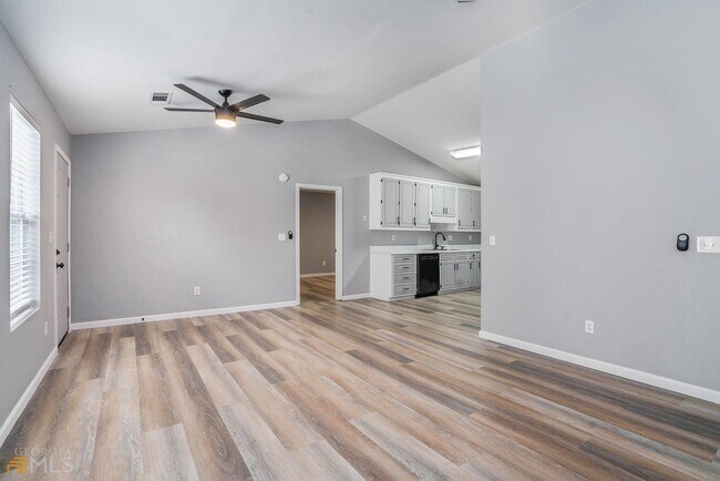 Building Photo - 1329 Creek View Dr