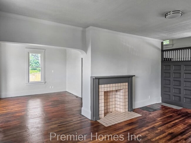 Building Photo - 3 Bed Home with Finished Attic & Hardwood Floors – $1,495/mo