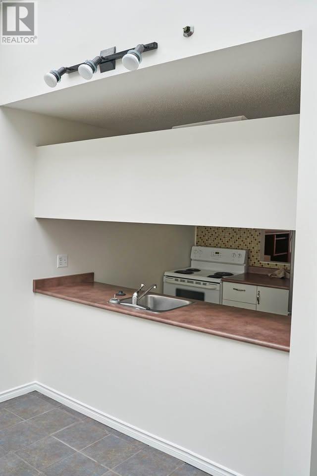 Photo du bâtiment - 1166-1166 W 6th Ave