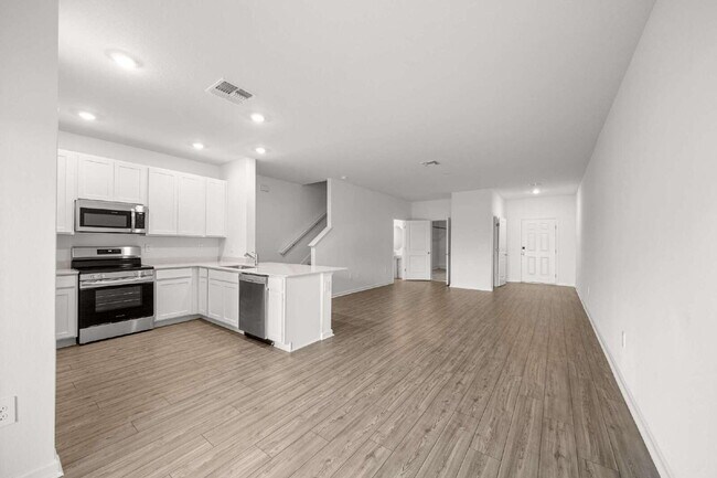 Foto del edificio - Be the First to Lease This 3BR Townhome in Marion Ranch | Loft + Garage + Screened Lanai + Includ...