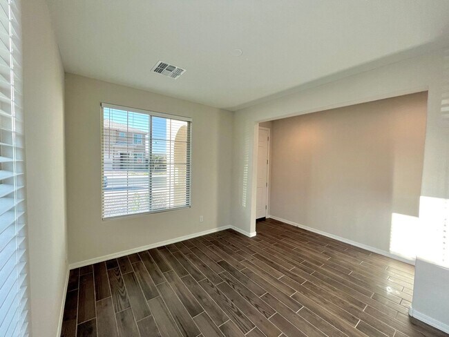 Building Photo - MOVE IN SPECIALS!!  2 Master Suites Open C...