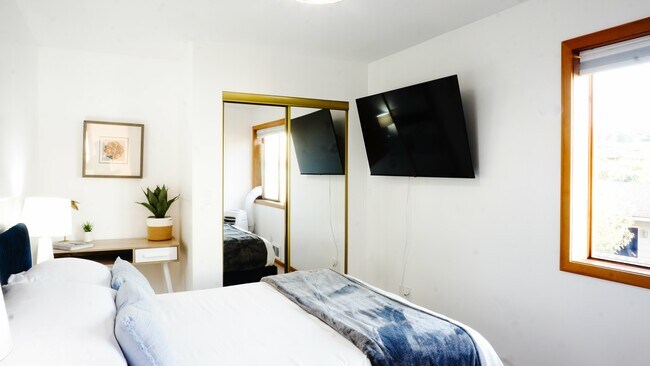 Foto del edificio - 19118 Soundview Dr NW