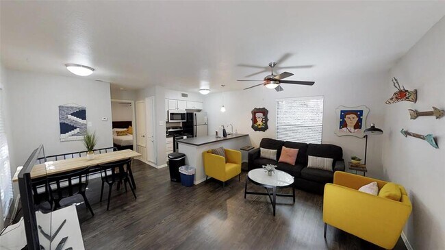 Foto del edificio - 1117 Hollow Creek Dr