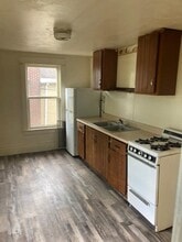 Building Photo - 106 E Poplar St