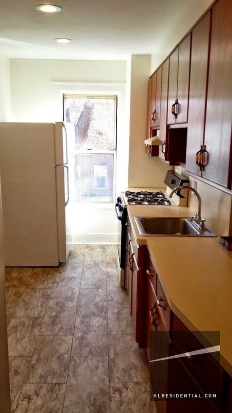 Primary Photo - 2130 Ditmars Blvd