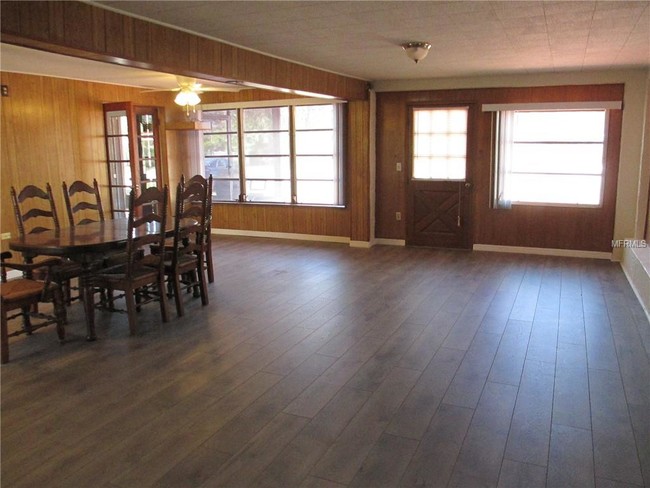 Building Photo - 733 Nokomis Ave S