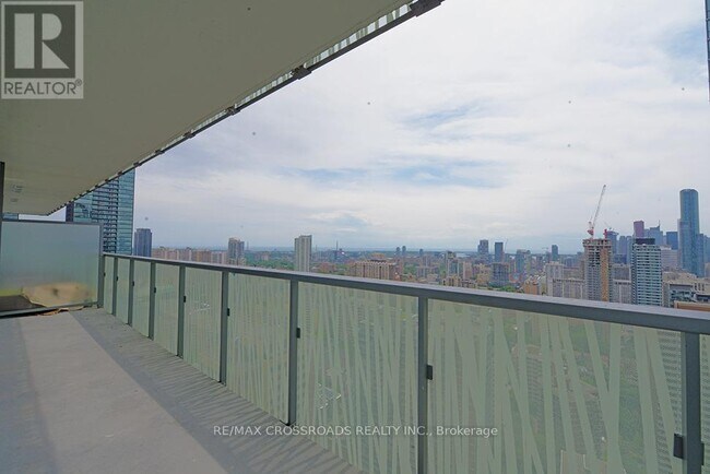 Photo du bâtiment - 50A-3250 Charles St E