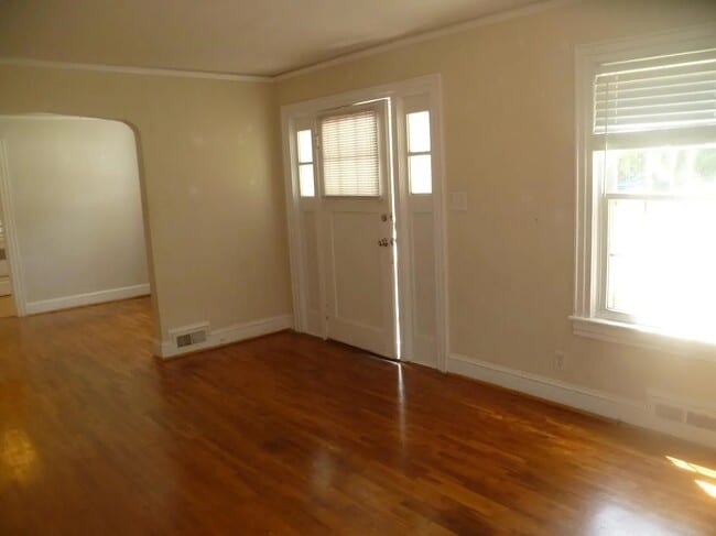 Building Photo - 2216 Walker Ave