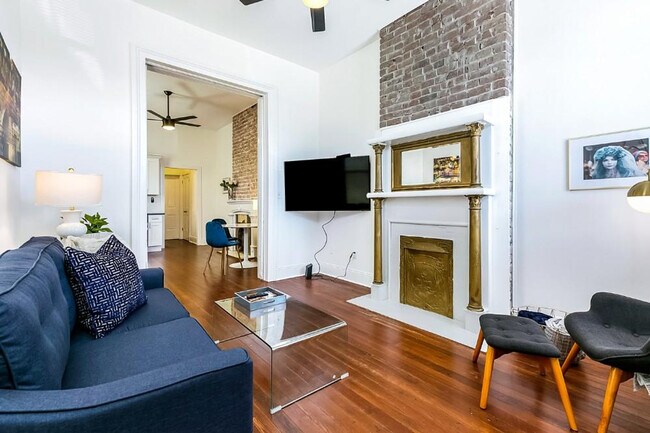 Building Photo - 2434 Valence St