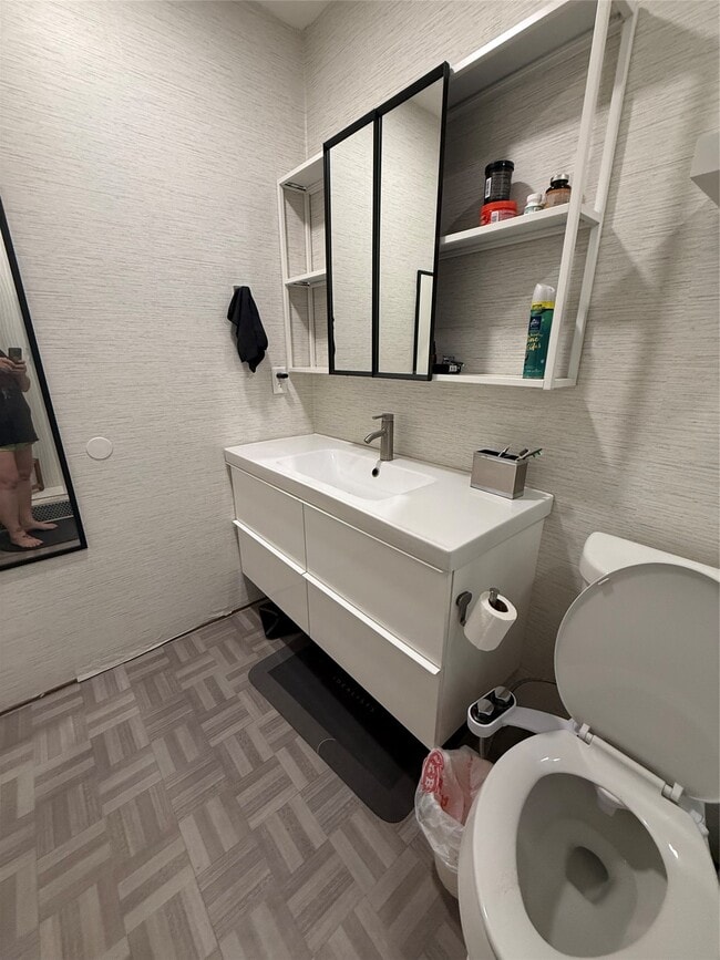 Building Photo - 504 Sams St