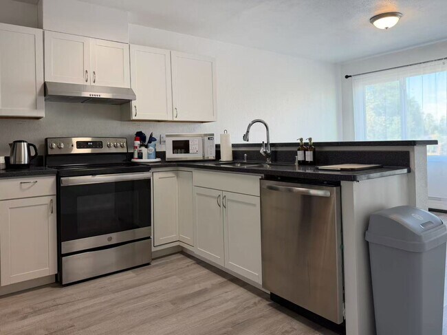 Building Photo - 4011 E Turnagain Blvd