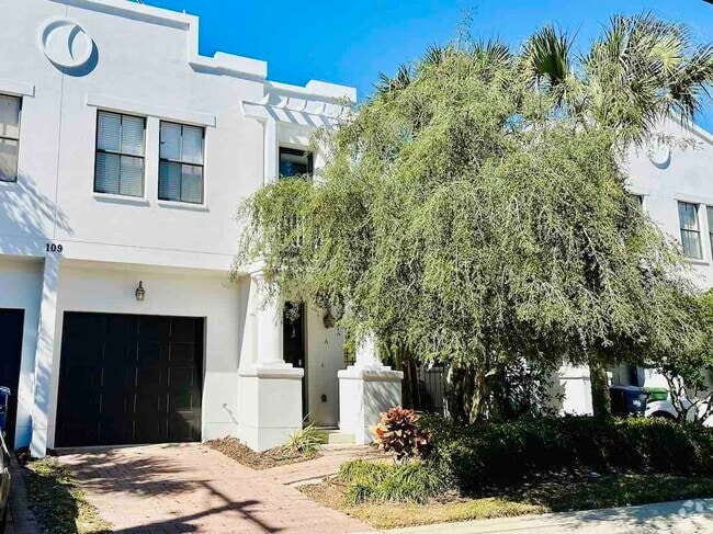Building Photo - 109 S Packwood Ave