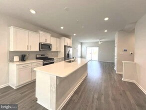 Building Photo - 1732 Red Fox Trl