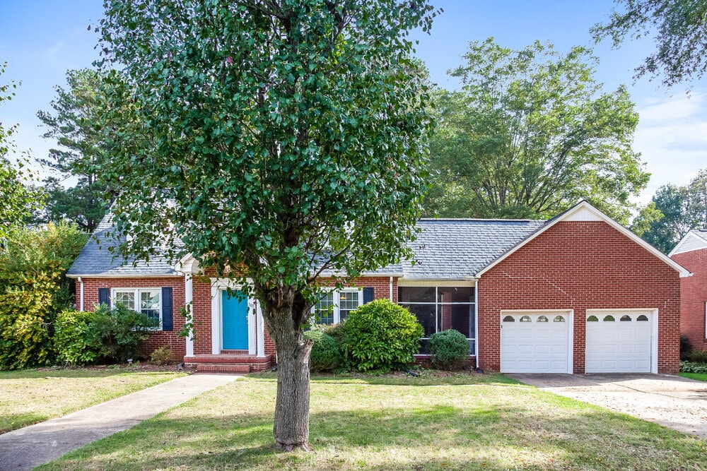 Primary Photo - 305 S Mulberry St