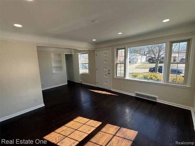 Building Photo - 6991 Colonial St