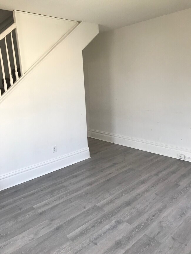 Building Photo - 727 3rd Ave