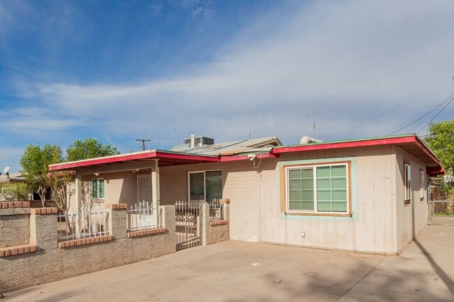 Building Photo - 3622 W Sunland Ave