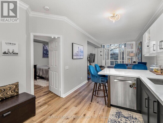 Building Photo - 481 Rosewell Ave