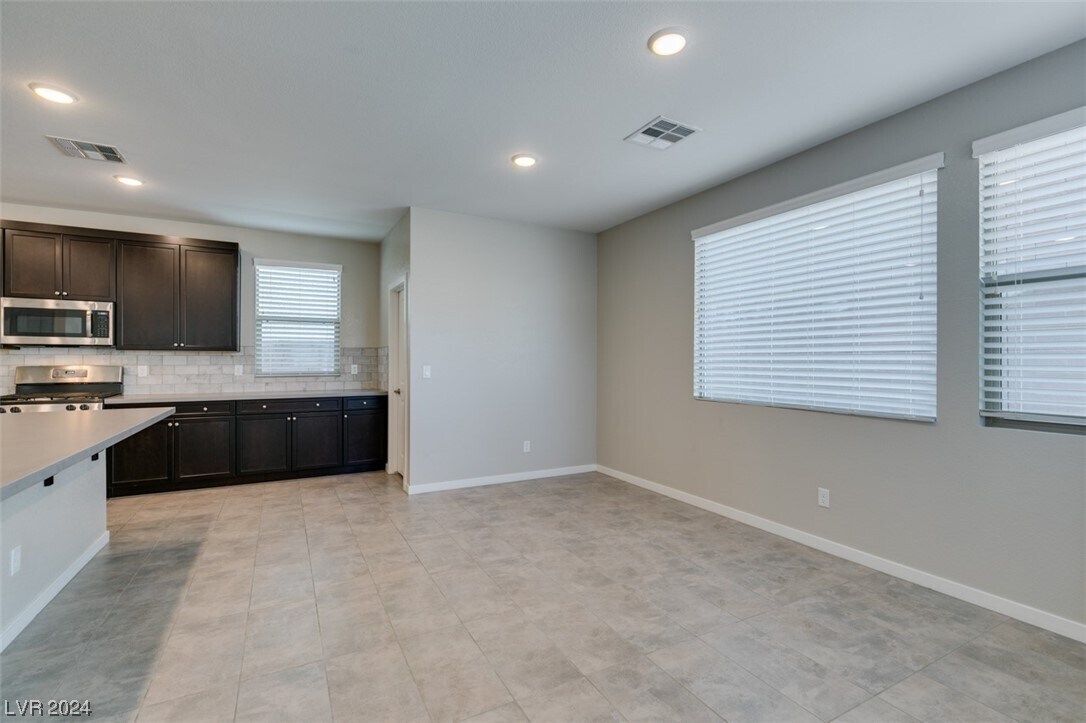 Foto del edificio - 520 Founders Creek Ave