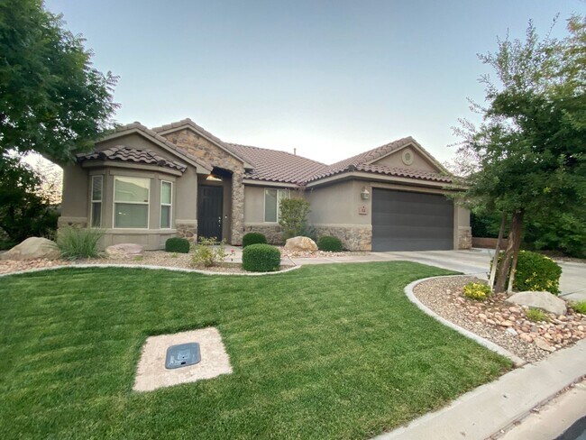 Building Photo - Recently Updated home in quite neighborhoo...