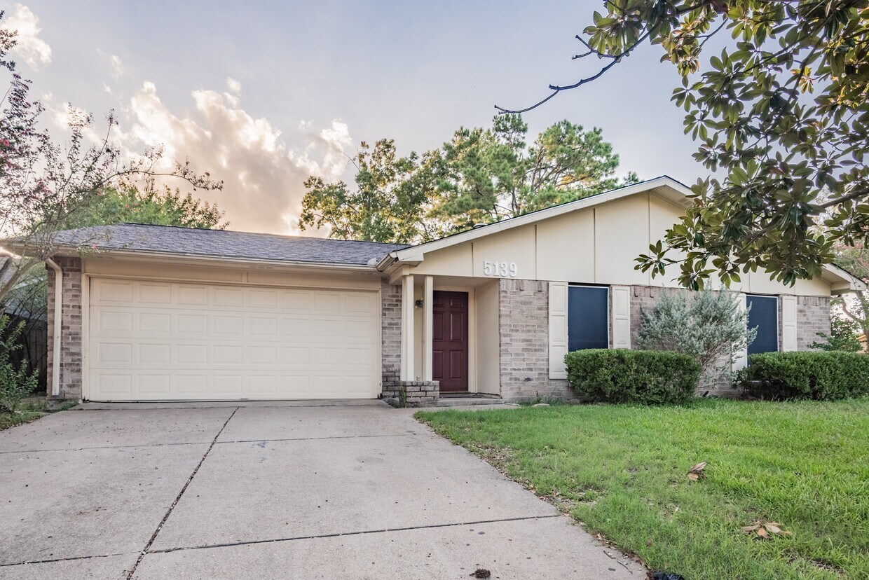 Foto principal - 5139 Sprey Dr