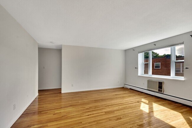 Building Photo - 43 Colborne Rd
