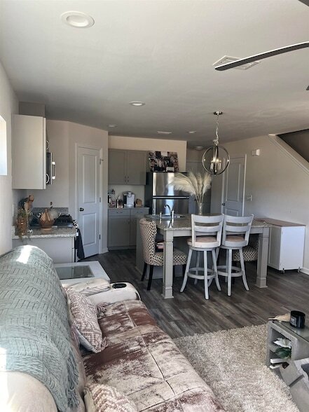 Foto del edificio - 2840 Blue Blossom Trail