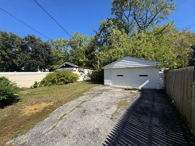 Building Photo - 471 E 143rd St