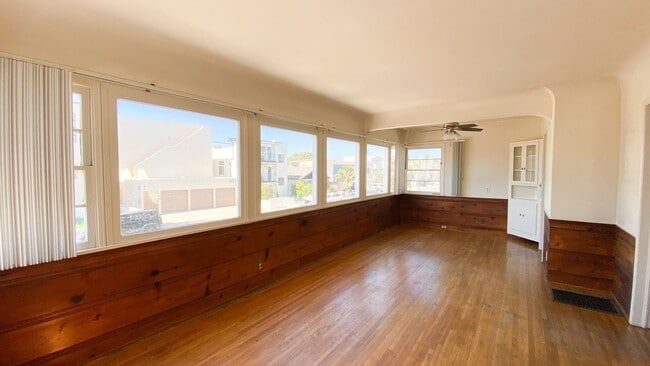 Building Photo - Charming 2BD/1BA Cottage in Hermosa Beach