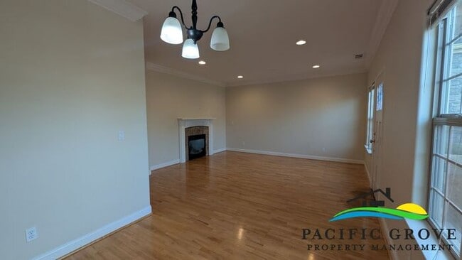 Building Photo - Refined 3-Bedroom Residence Offering Comfort and Function ALL UTILITIES INCLUDED