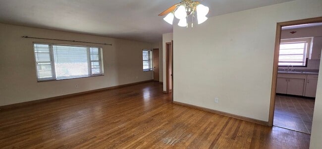 Building Photo - 1132 Moorlands Dr